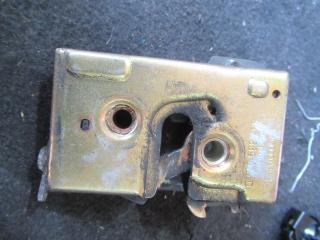 замок двери задней левой Volkswagen Passat B4 1994