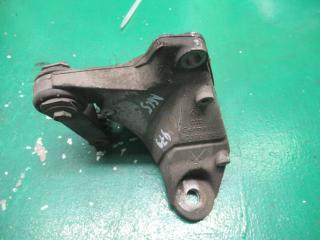 кронштейн КПП Audi A6 4B/C5 1999, 1.8 л., бензин, МКПП, универсал, 8D0399114S