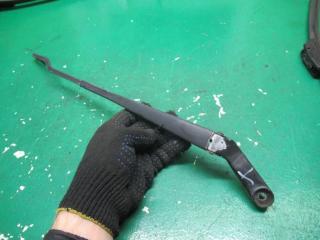 щеткодержатель (поводок стеклоочистителя, дворник) Volkswagen Lupo 1 поколение 1998, 1.0 л., бензин, МКПП, хетчбэк 5 дв., 6X1955409