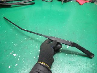 щеткодержатель (поводок стеклоочистителя, дворник) Opel Omega B 1997, 90493823