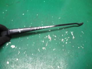 щеткодержатель (поводок стеклоочистителя, дворник) Ford Fiesta 4 поколение 1999, 1.3 л., бензин, МКПП, хетчбэк 5 дв., 97FG17526A2C