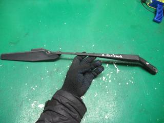 щеткодержатель (поводок стеклоочистителя, дворник) Opel Monterey A 1997, 3.2 л., бензин, АКПП, внедорожник 5 дв., R484A6L