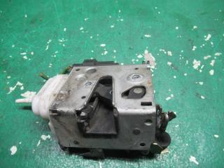 замок двери передней правой Audi A4 B5 1995, 1.6 л., бензин, МКПП, седан, 8D1837016A