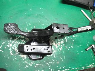 педаль тормоза Volkswagen Polo 4 поколение 2003, 1.2 л., бензин, МКПП, хетчбэк 5 дв., 6Q1721058Q