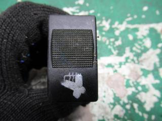 кнопка обогрева заднего стекла Audi A4 B5 1998, 1.8 л., бензин, АКПП, универсал, 4D0941503B