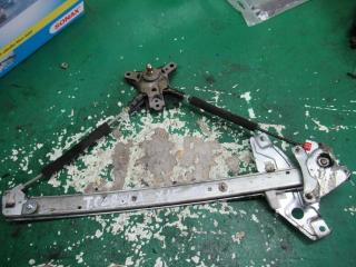 стеклоподъемник передний правый Toyota Corolla 7 поколение (E100) 1996, хетчбэк 5 дв.