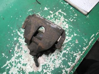 суппорт передний правый Ford Focus 2 поколение 2007, 1.6 л., дизель, МКПП, универсал