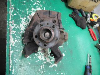 ступица передняя правая Volkswagen Golf 3 поколение 1999, 1.6 л., бензин