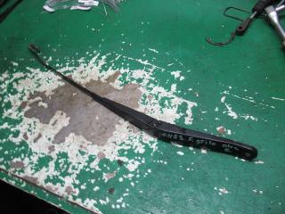 щеткодержатель (поводок стеклоочистителя, дворник) Fiat Stilo 1 поколение 2004, 1.6 л., бензин, МКПП, хетчбэк 5 дв., 46814354