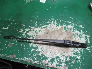 щеткодержатель (поводок стеклоочистителя, дворник) Fiat Stilo 1 поколение 2004, 1.6 л., бензин, МКПП, хетчбэк 5 дв., 46814352