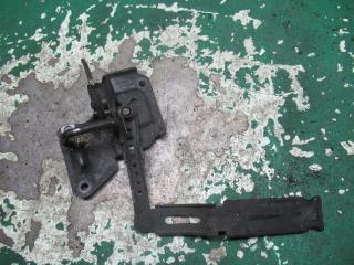 замок капота Audi A6 4B/C5 1999, 2.4 л., бензин, МКПП, универсал, 4B0823480E