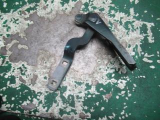 петля капота Audi A8 D2/4D [рестайлинг] 1999, 4D0823301