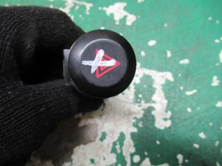 кнопка аварийной сигнализации Kia Sorento 1 поколение 2003, 2.5 л., дизель, МКПП, внедорожник 5 дв., 937303E000