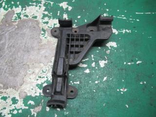 крепление бампера Audi A6 4A/C4 1995, 2.0 л., бензин, МКПП, седан, 4A0807484A