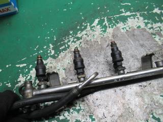 форсунка Audi A4 B5 1997, 1.8 л., бензин, МКПП, седан, 058133551A