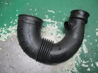 патрубок воздушного фильтра Mercedes-Benz E-Класс W211/S211 2004, 2.7 л., дизель, МКПП, универсал, A6470940097