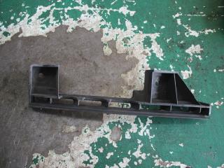 крепление бампера Volkswagen Caddy 3 поколение 2008, 1.9 л., дизель, фургон, 1T0807889E