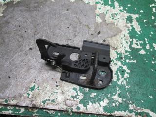 замок капота Volkswagen Caddy 2 поколение 2004, 2.0 л., дизель, МКПП, фургон