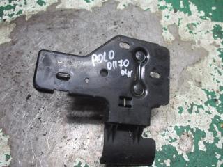 замок капота Volkswagen Polo 4 поколение 2002, 1.4 л., бензин, МКПП, хетчбэк 5 дв., 6Q0823480B