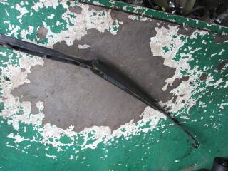 щеткодержатель (поводок стеклоочистителя, дворник) Volkswagen Polo 4 поколение 2003, 1.2 л., бензин, МКПП, хетчбэк 5 дв.