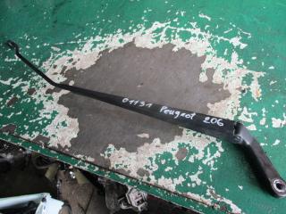 щеткодержатель (поводок стеклоочистителя, дворник) Peugeot 206 1 поколение [рестайлинг] 2005, 1.4 л., дизель, МКПП, хетчбэк 5 дв.