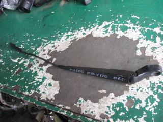 щеткодержатель (поводок стеклоочистителя, дворник) Mercedes-Benz Vito W639 2006, 2.2 л., дизель, МКПП, минивэн, A6398200844