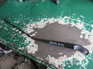 щеткодержатель (поводок стеклоочистителя, дворник) Volkswagen Polo 4 поколение 2002, 1.4 л., бензин, МКПП, хетчбэк 5 дв., 6Q1955410B