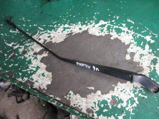 щеткодержатель (поводок стеклоочистителя, дворник) Volkswagen Polo 4 поколение 2002