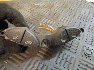 кнопка обогрева заднего стекла Ford Focus 1 поколение 1999, 1.8 л., бензин, МКПП, хетчбэк 5 дв., 98AG19A945CF