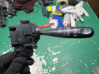 переключатель дворников Toyota Yaris 1 поколение XP10 [рестайлинг] 2004, 1.0 л., бензин, МКПП, хетчбэк 5 дв.