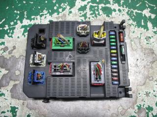 блок предохранителей Peugeot 207 1 поколение 2006, 1.4 л., бензин, МКПП, универсал, 9663798380