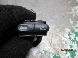 кнопка ручного тормоза (ручника) SEAT Cordoba 1 поколение [рестайлинг] 2003, 1.6 л., бензин, МКПП, универсал, 6H0962125A