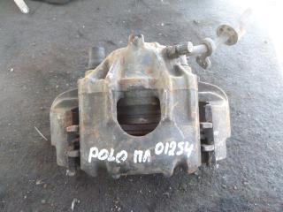 суппорт передний левый Volkswagen Polo 2 поколение [рестайлинг] 1993, 1.0 л., бензин, МКПП, хетчбэк 5 дв.