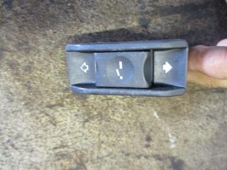 кнопка открывания люка BMW 3 серия E46 2001, 1.8 л., бензин, МКПП, универсал, 61316907288