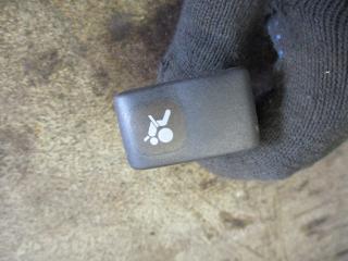 кнопка ручного тормоза (ручника) Volkswagen Polo 3 поколение 1997, 1.4 л., бензин, МКПП, универсал, 1L0919233