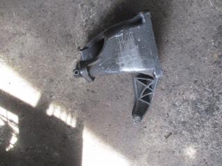 кронштейн полуоси Volkswagen Sharan 1 поколение 1998, 7M0199207B
