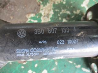 крепление бампера Volkswagen Passat B5 1998, 1.6 л., бензин, МКПП, универсал, 3B0807133A