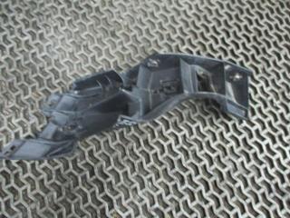 крепление бампера Volkswagen Golf 4 поколение 2004, 1.6 л., бензин, МКПП, хетчбэк 5 дв., 1K6807393