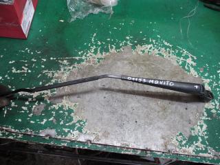 щеткодержатель (поводок стеклоочистителя, дворник) Mercedes-Benz Vito W639 2005, 2.2 л., дизель, МКПП, A6398200044