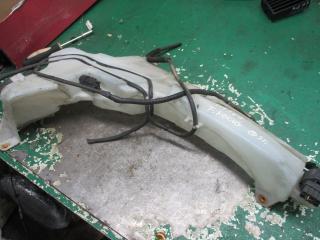 бачок омывателя Ford Focus 1 поколение [рестайлинг] 2005, 2.0 л., дизель, МКПП, хетчбэк 5 дв., 4L5113K163AP