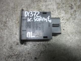 кнопка открытия лючка топливного бака Kia Sorento 1 поколение 2005, 3.5 л., бензин, АКПП, внедорожник 5 дв., 935503E000