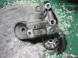 кронштейн двигателя Volkswagen Passat B5 1999, 4B0199352