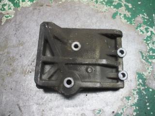 кронштейн компрессора кондиционера Mitsubishi Pajero Pinin 1 поколение 1999, MR360324