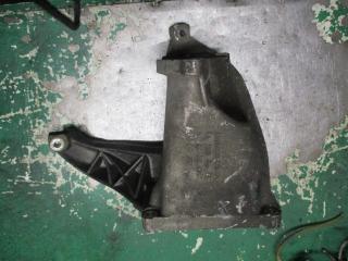 кронштейн полуоси Volkswagen Sharan 1 поколение 1998, 7M0199207B