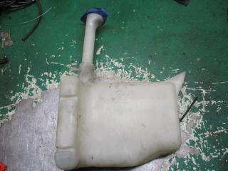 бачок омывателя Volkswagen Transporter T4 2001, 2.5 л., дизель, МКПП, микроавтобус, 701955453B