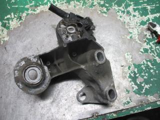 кронштейн двигателя Audi A6 4B/C5 1998, 2.5 л., дизель, 4B0199352B
