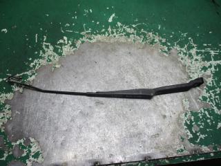 щеткодержатель (поводок стеклоочистителя, дворник) Volkswagen Polo 3 поколение [рестайлинг] 2001, 1.0 л., бензин, МКПП, хетчбэк 5 дв., 6N1955410