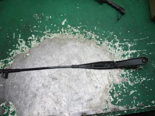 щеткодержатель (поводок стеклоочистителя, дворник) Opel Astra H 2005, 1.9 л., дизель, МКПП, универсал, 13111220