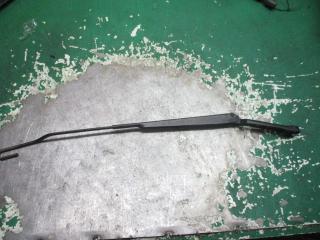 щеткодержатель (поводок стеклоочистителя, дворник) Audi A3 8L 1999, 1.8 л., бензин, МКПП, хетчбэк 5 дв., 1J1955409A