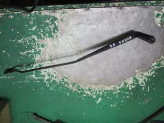 щеткодержатель (поводок стеклоочистителя, дворник) Volkswagen Golf 3 поколение 1999, 2.0 л., бензин, МКПП, универсал, 1J1955410A